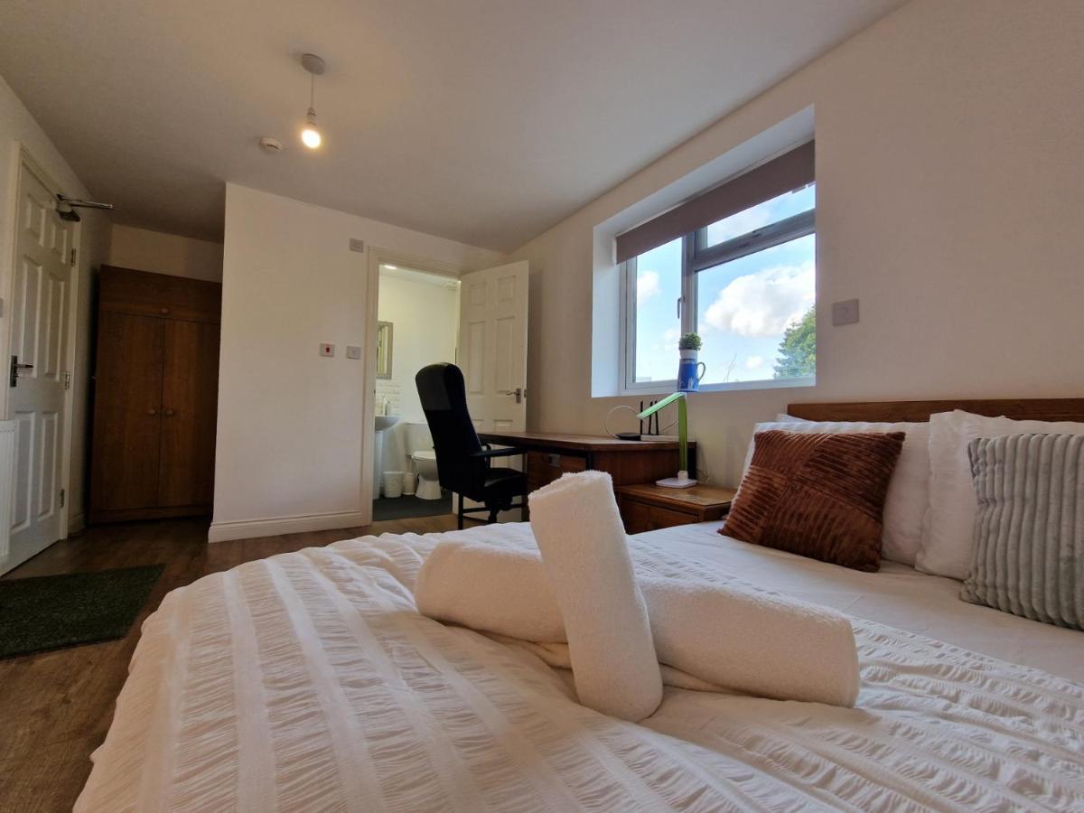 Living Serviced 8 Holiday home *