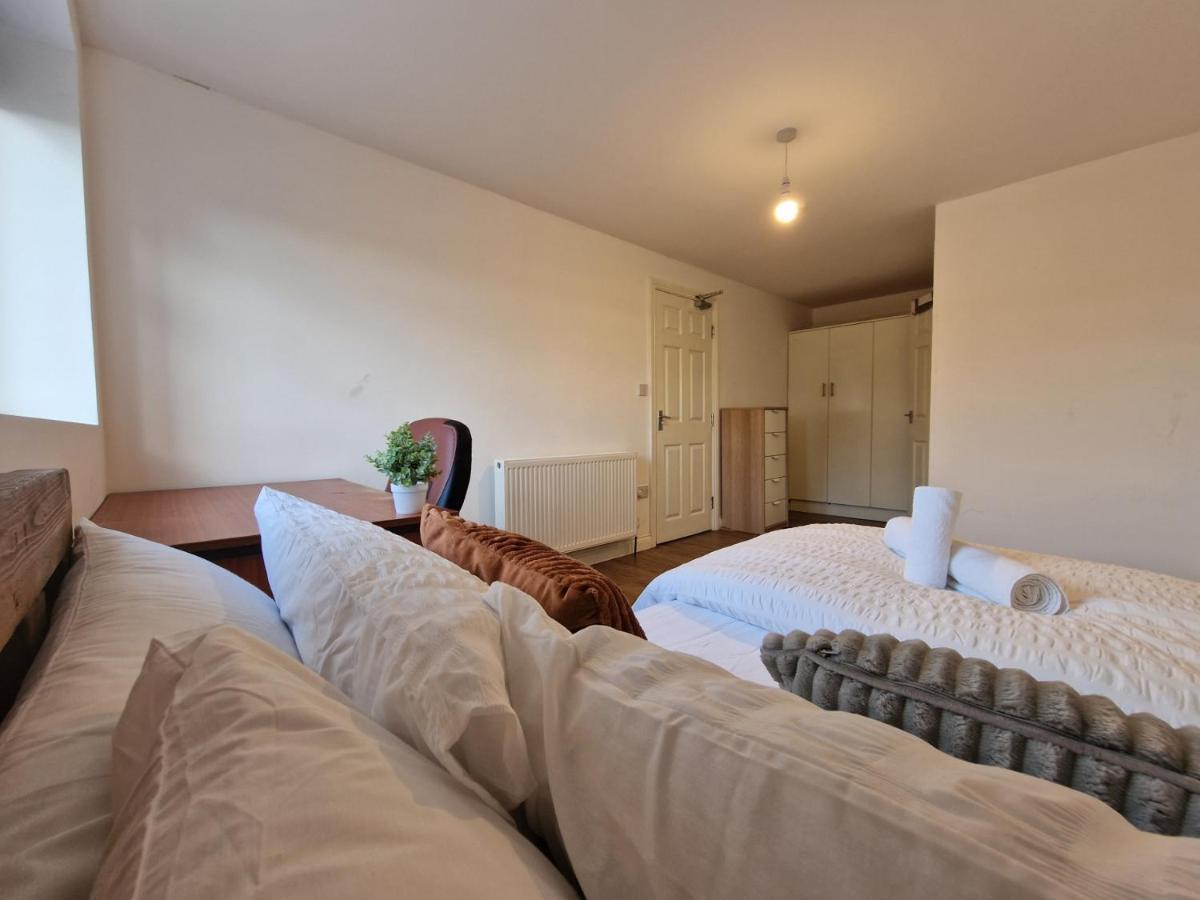 Living Serviced 8 *