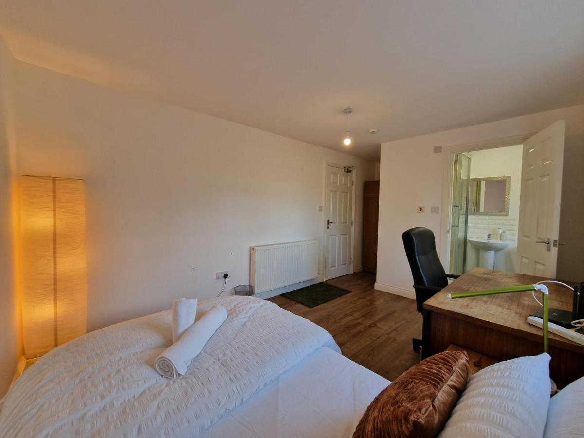 Living Serviced 8 Holiday home Coventry