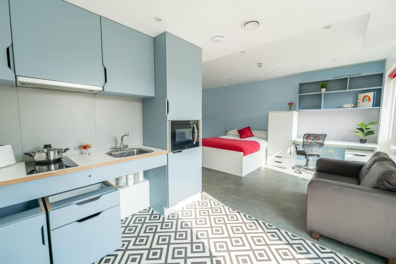 Apartment Modern And Trendy At Sherbourne Village In *