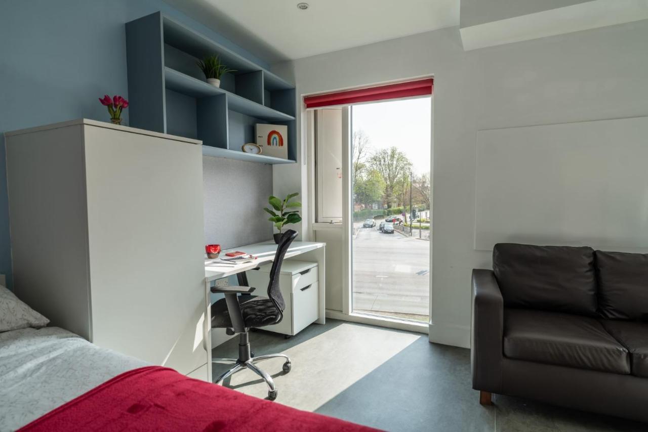 Apartment Modern And Trendy At Sherbourne Village In Coventry