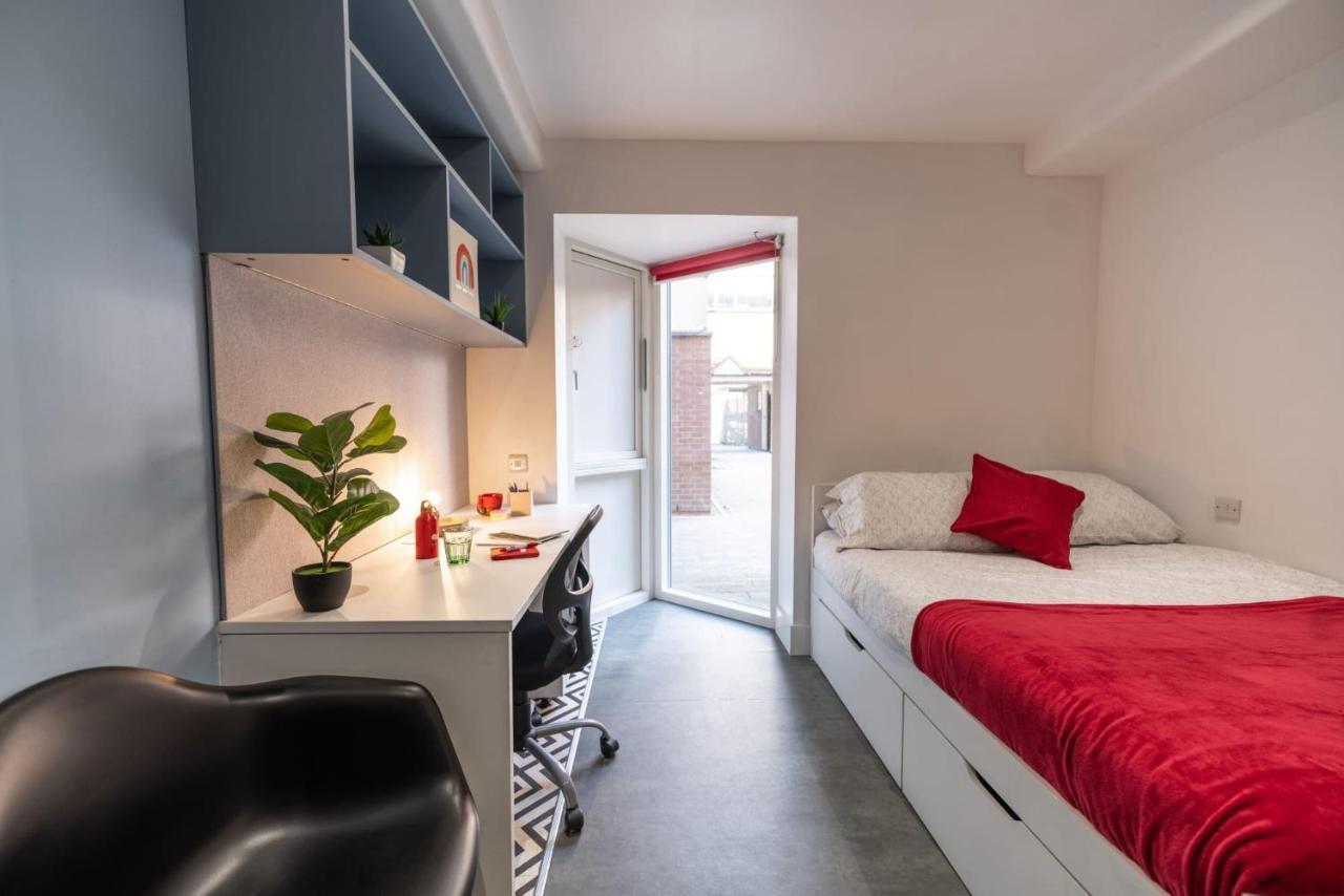 Apartment Modern And Trendy At Sherbourne Village In