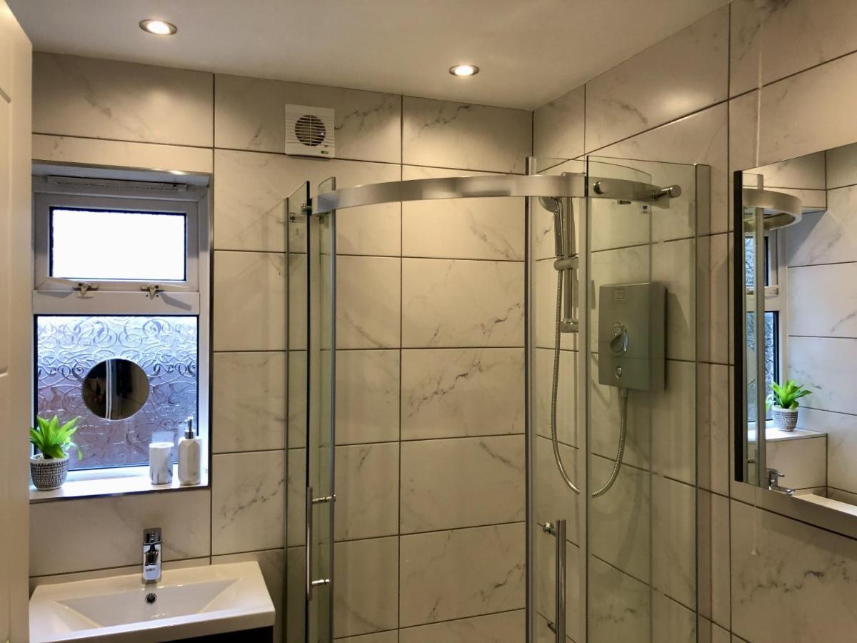 Executive Or Large Family 5-bed House - Hosted By Hutch Lifestyle Casa de férias Coventry