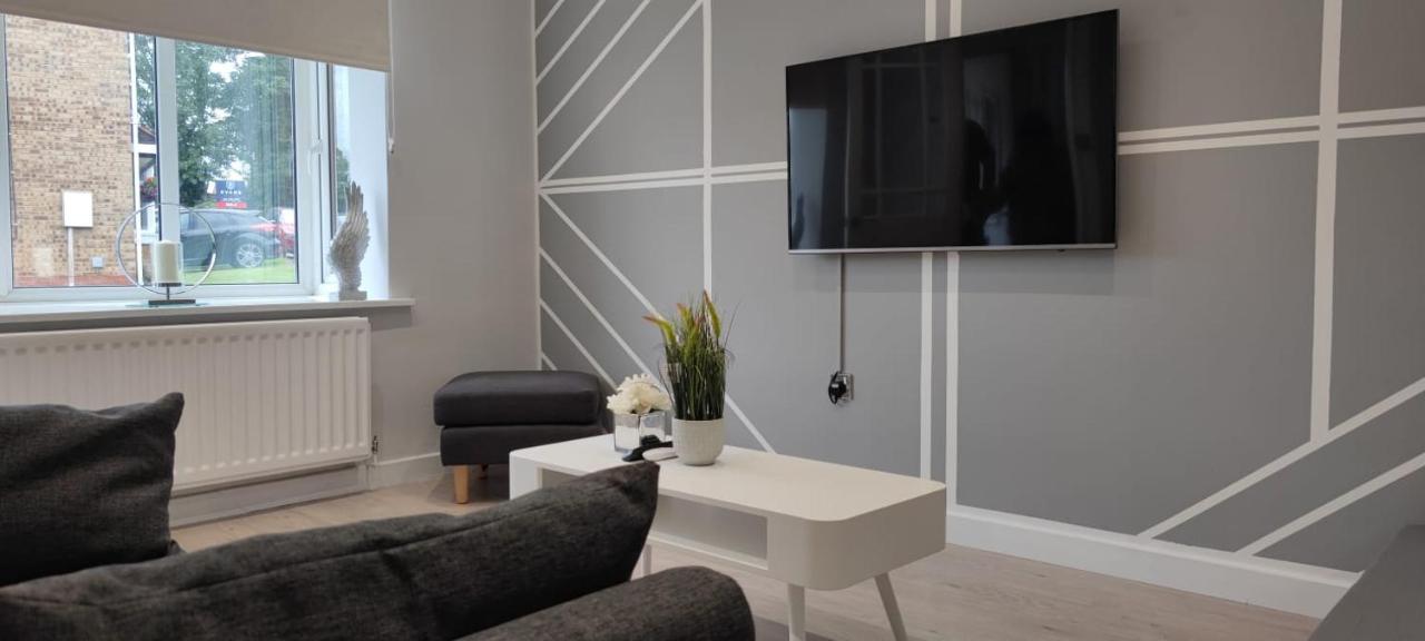 Ricoh Arena/newly Refurbished Semi-detached House *