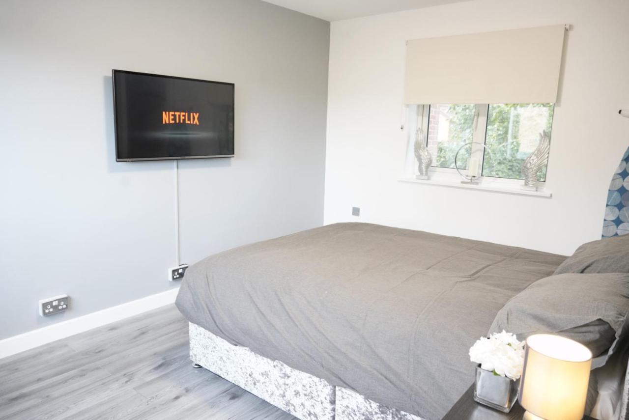 Ricoh Arena/newly Refurbished Semi-detached House *