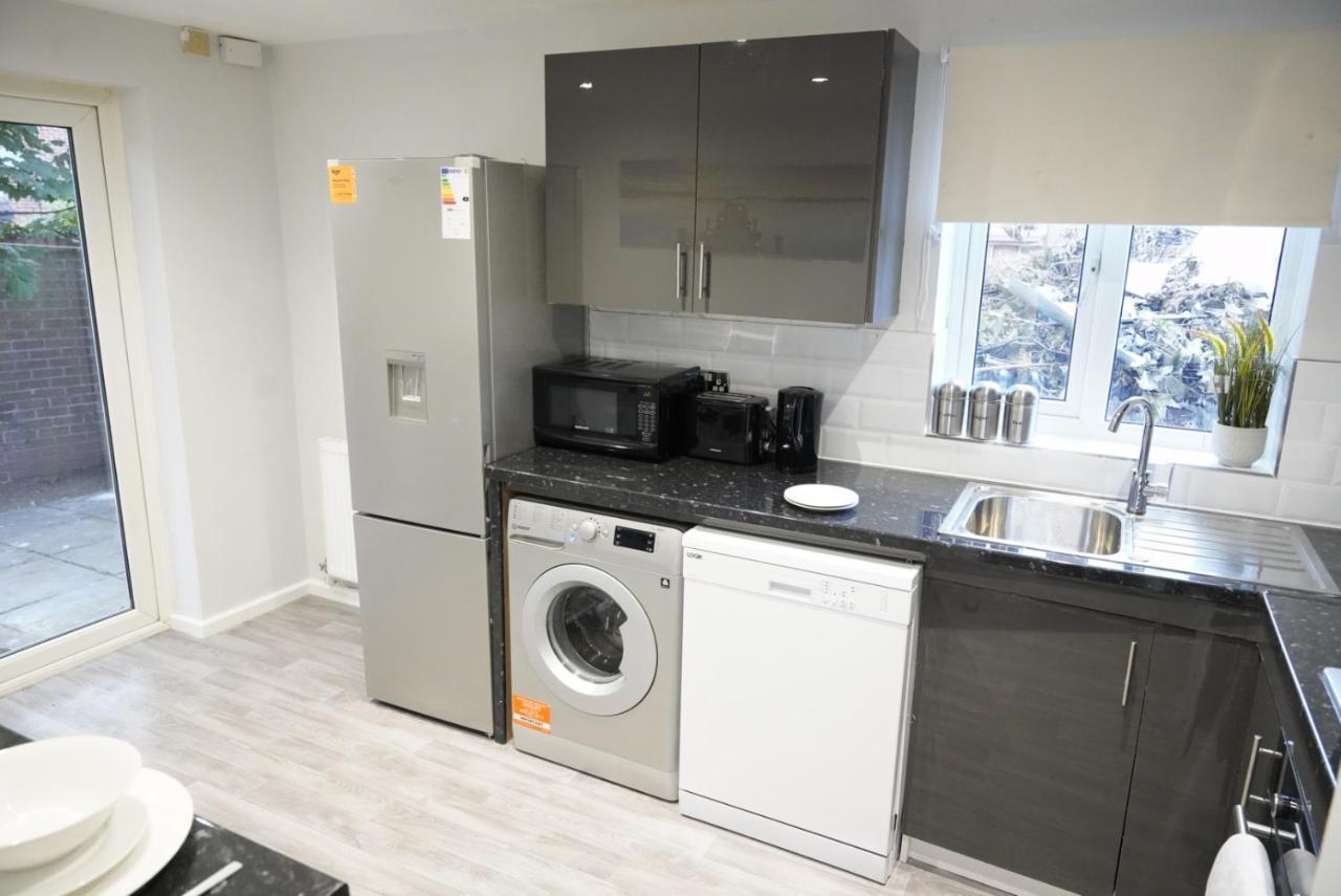 Ricoh Arena/newly Refurbished Semi-detached House *