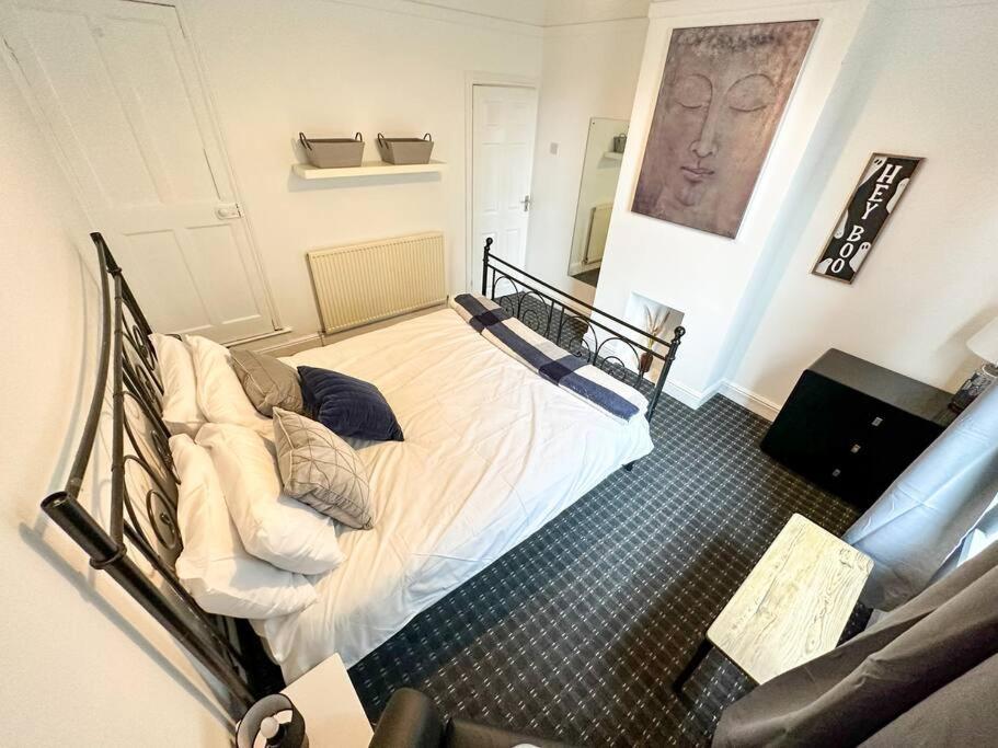 Modern Town House - * Coventry