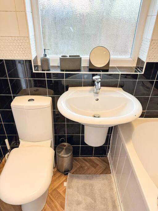 Modern Town House - * Coventry