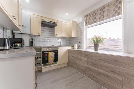 Apartment Walsgrave Road - 3 Bedrooms - Free Parking & Wi-fi