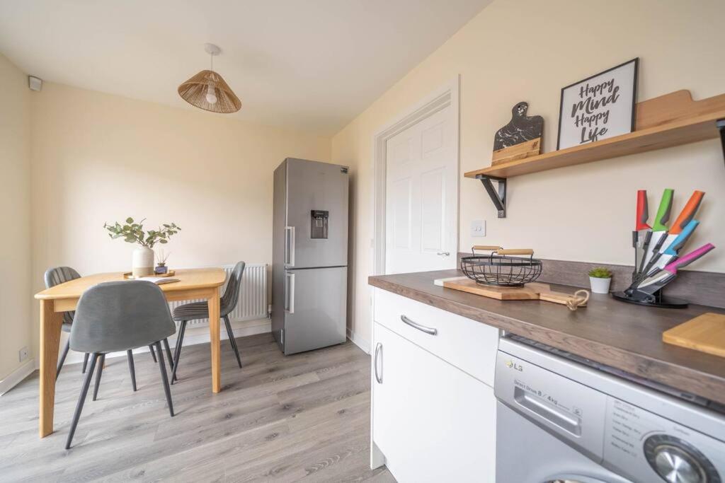 Good For Company Let 2-bed In 2x Parking Apartamento Coventry