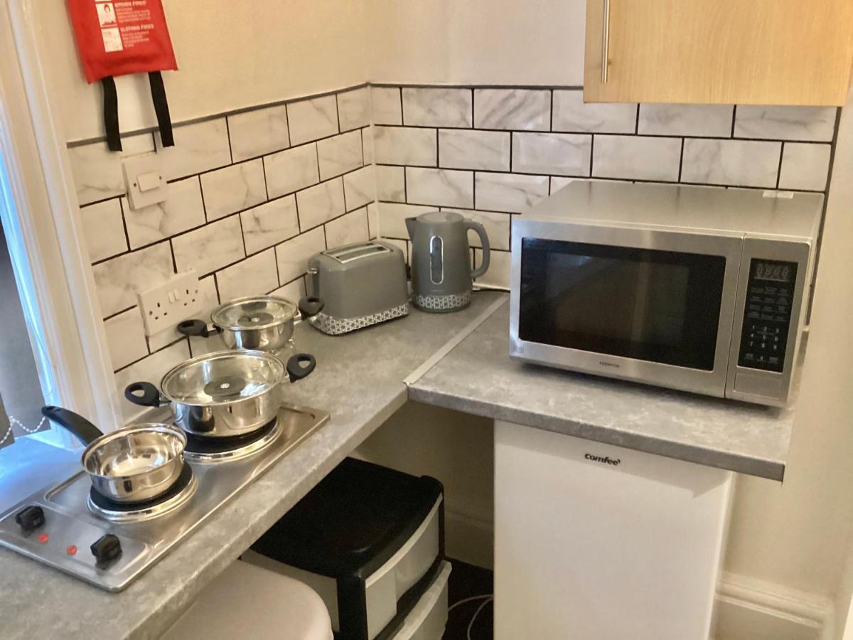 Train Station Apartment *
