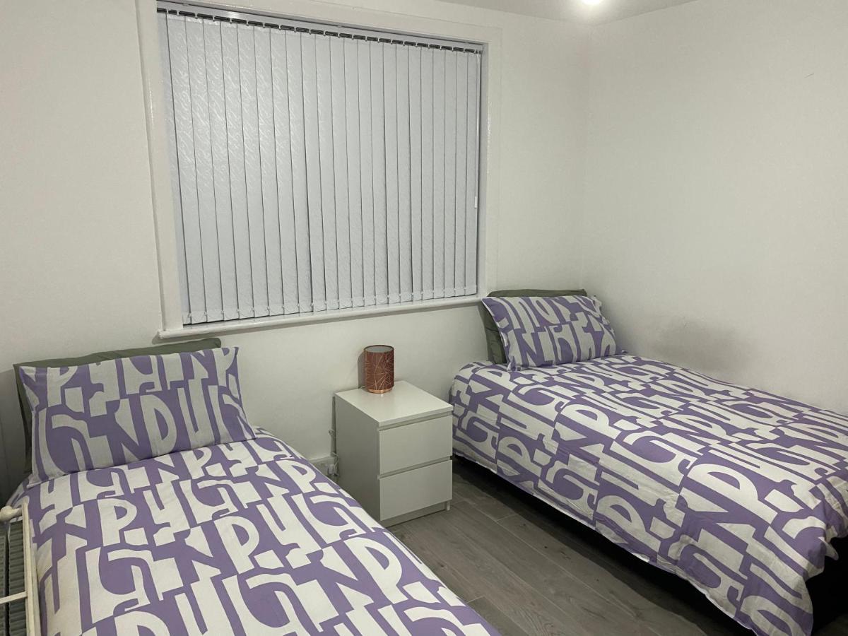 Calm House Twin Beds Homestay *