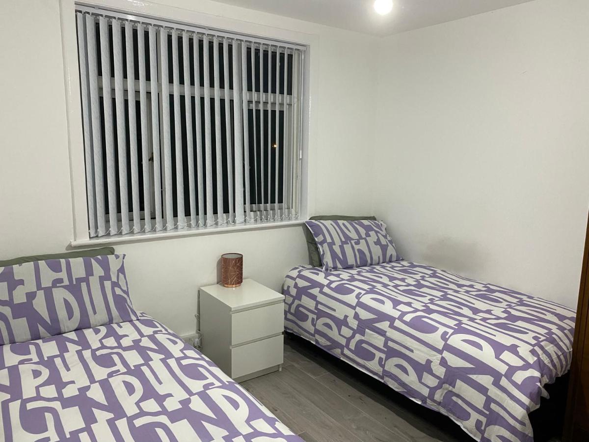 Calm House Twin Beds *
