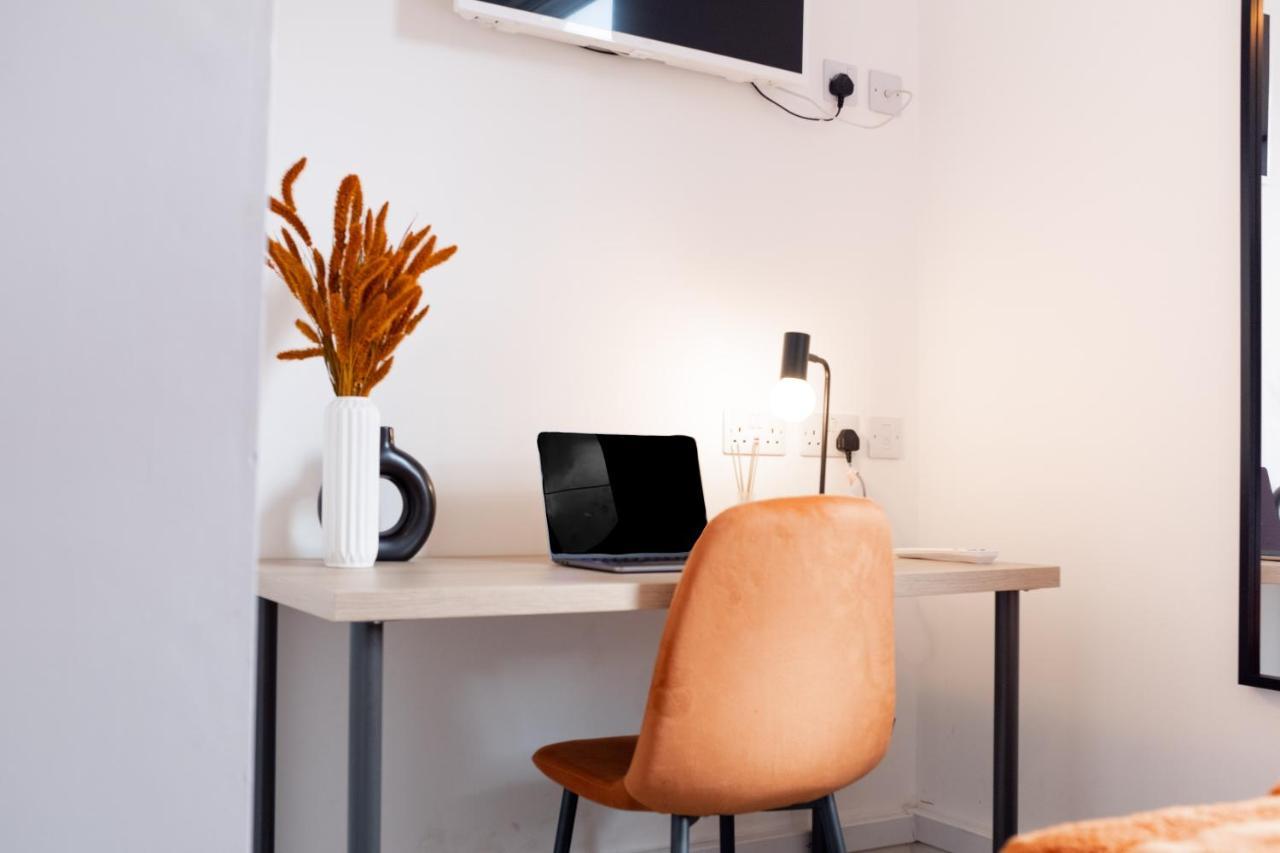 4bed 4bath, Free Parking, Work Space, Centre Apartment *