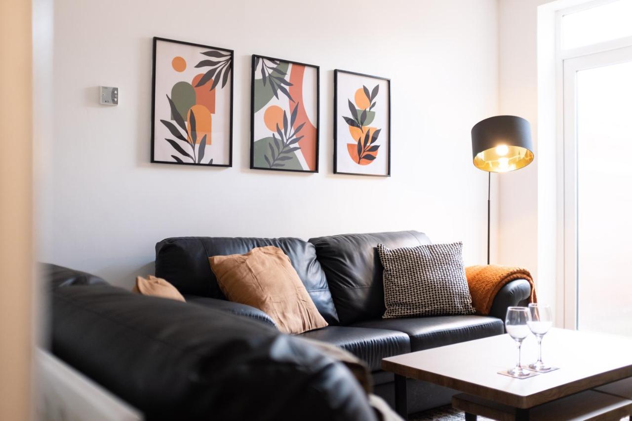 4bed 4bath, Free Parking, Work Space, Centre Coventry