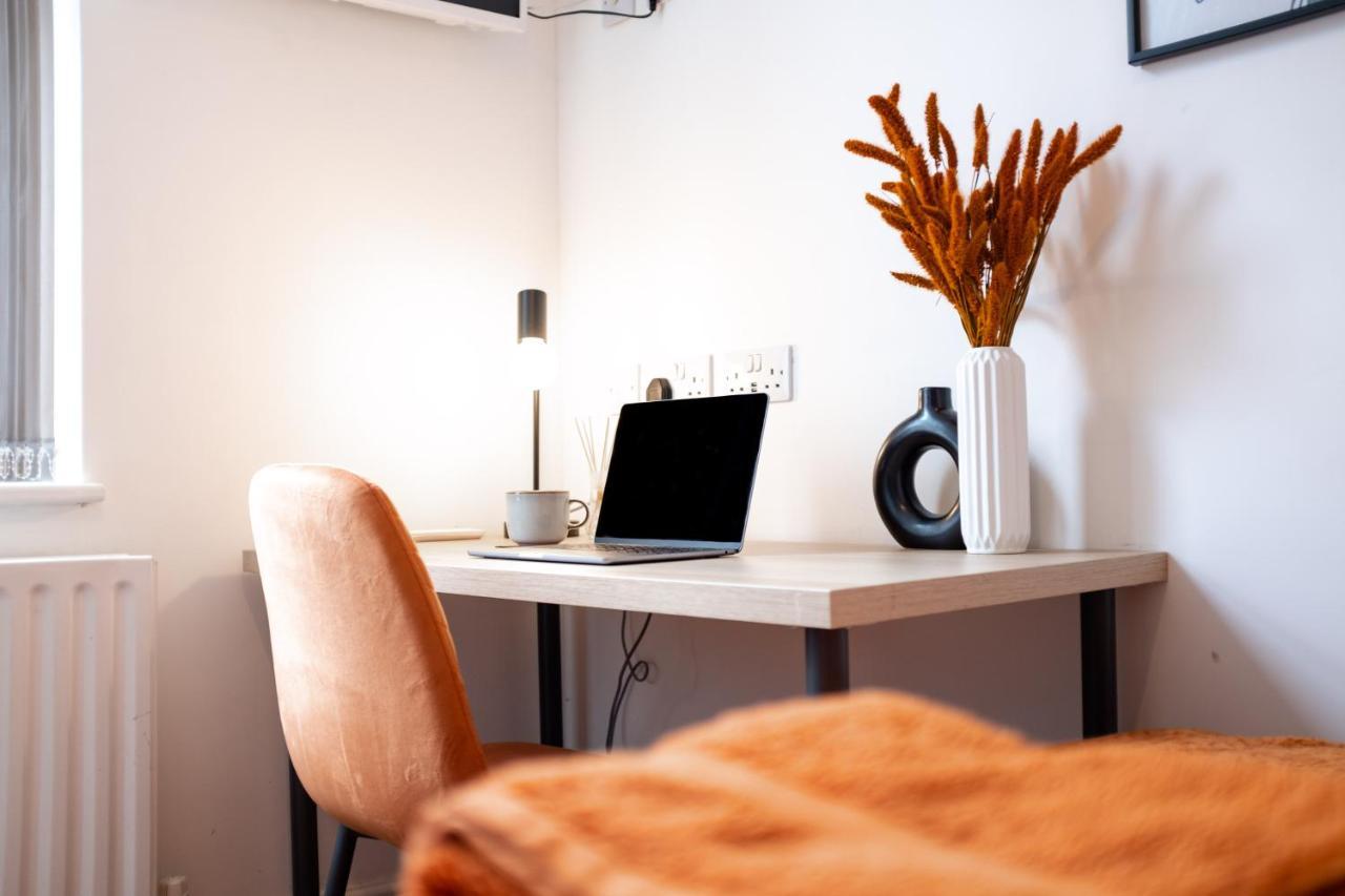 4bed 4bath, Free Parking, Work Space, Centre Apartment