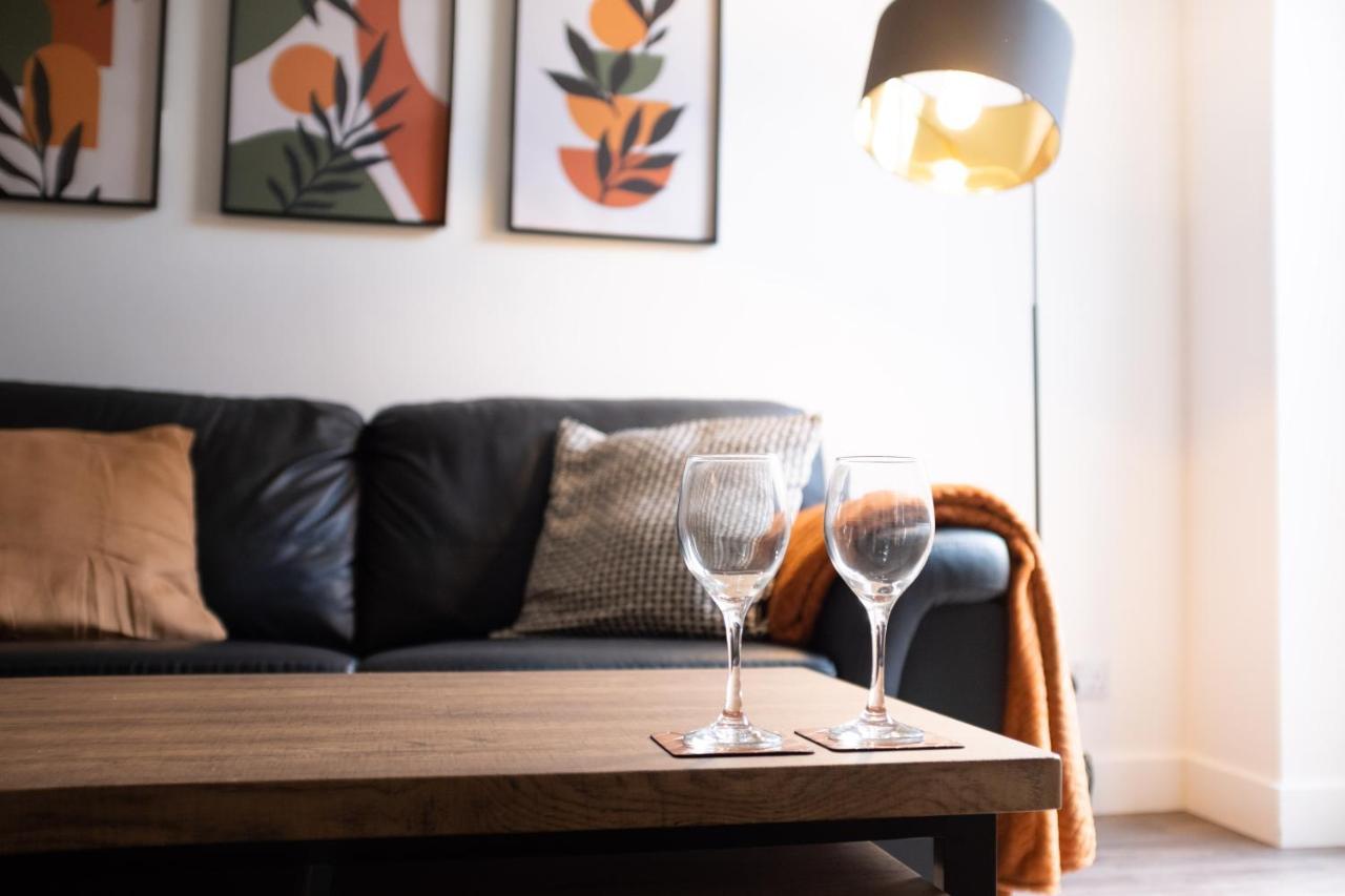4bed 4bath, Free Parking, Work Space, Centre *