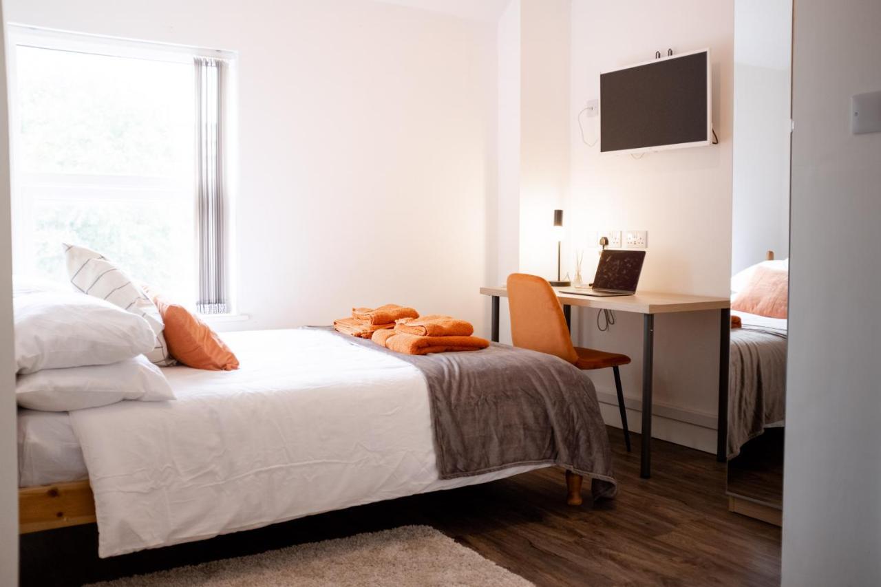 4bed 4bath, Free Parking, Work Space, Centre Apartment *