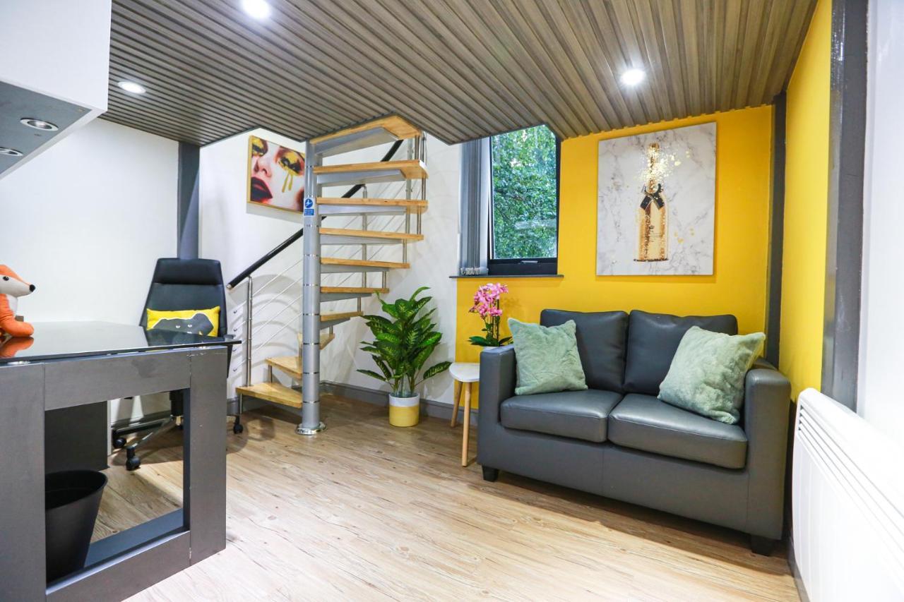 A102 Cheery Bright Loft Apartment *