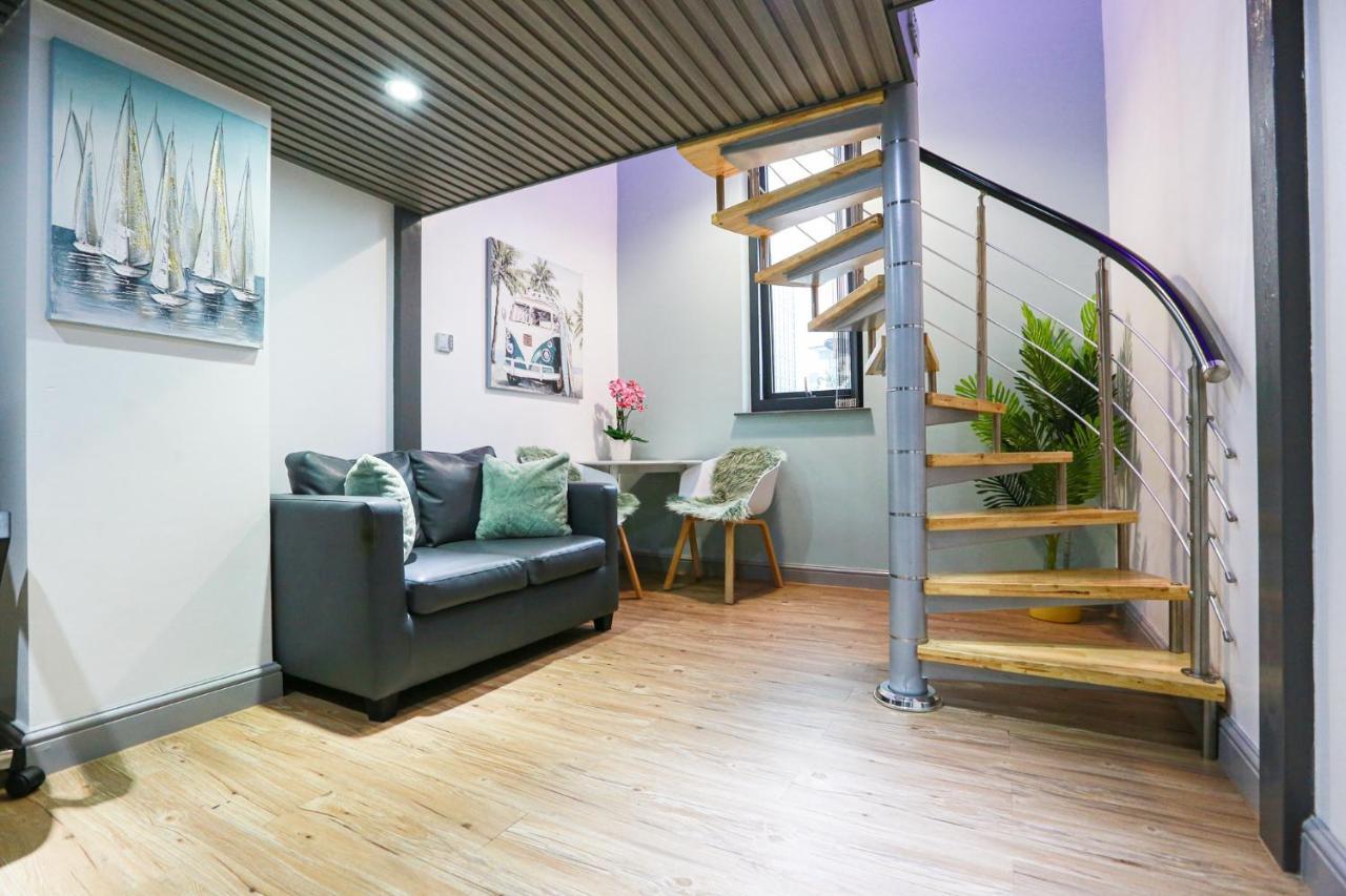 B103 Urban Oasis Loft Apartment