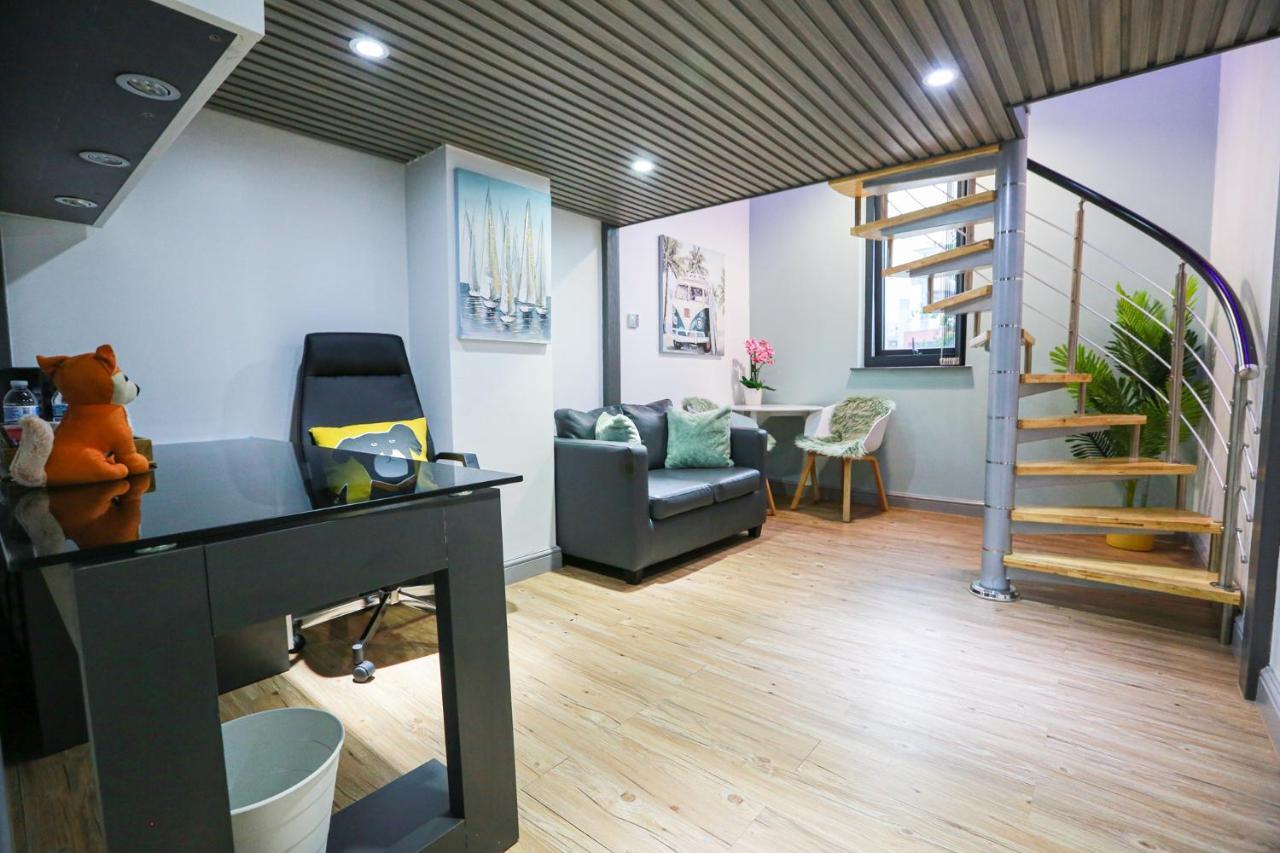 B103 Urban Oasis Loft *