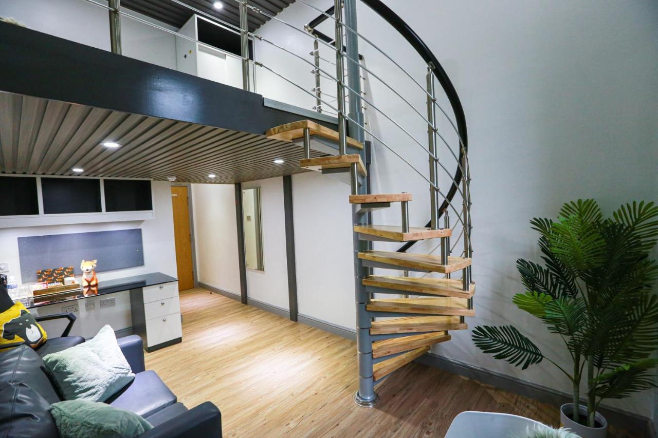 B102 Modern Loft Apartment