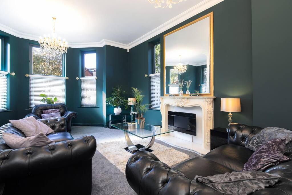 Apartment Luxury 2-bed Flat In With Free Parking, Near Train Station Coventry
