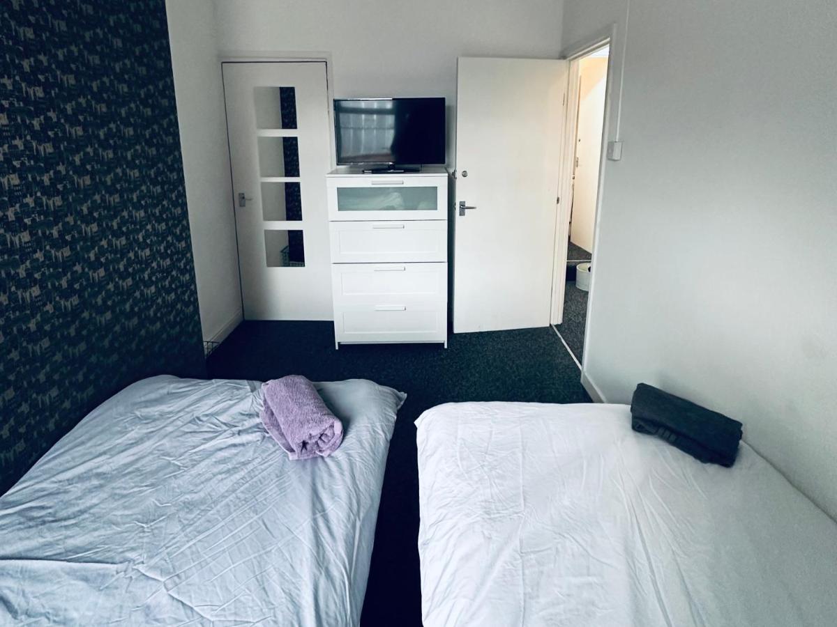 Spacious 4 Bedrooms, 3 Bathrooms, Sleeps 8 Holiday home