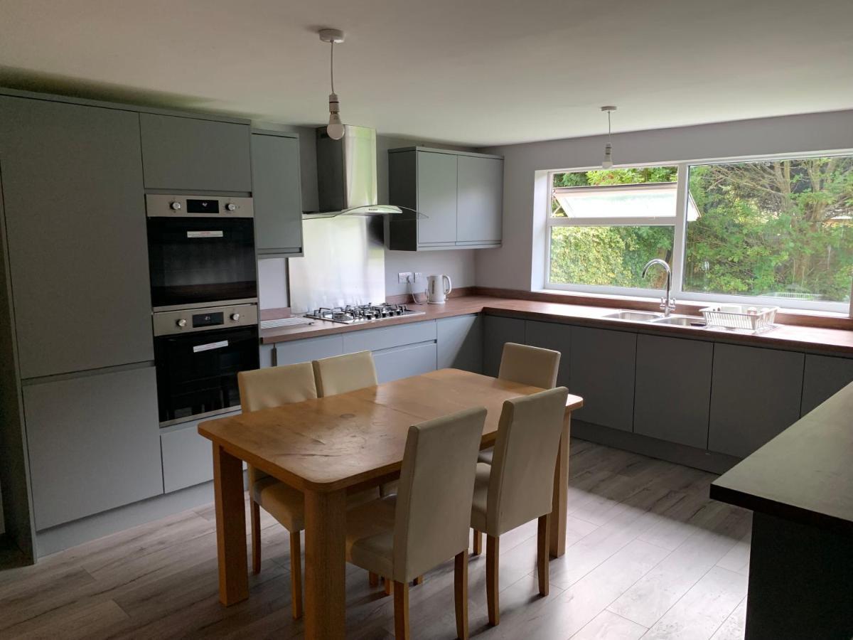 Modern Close To Warwick *