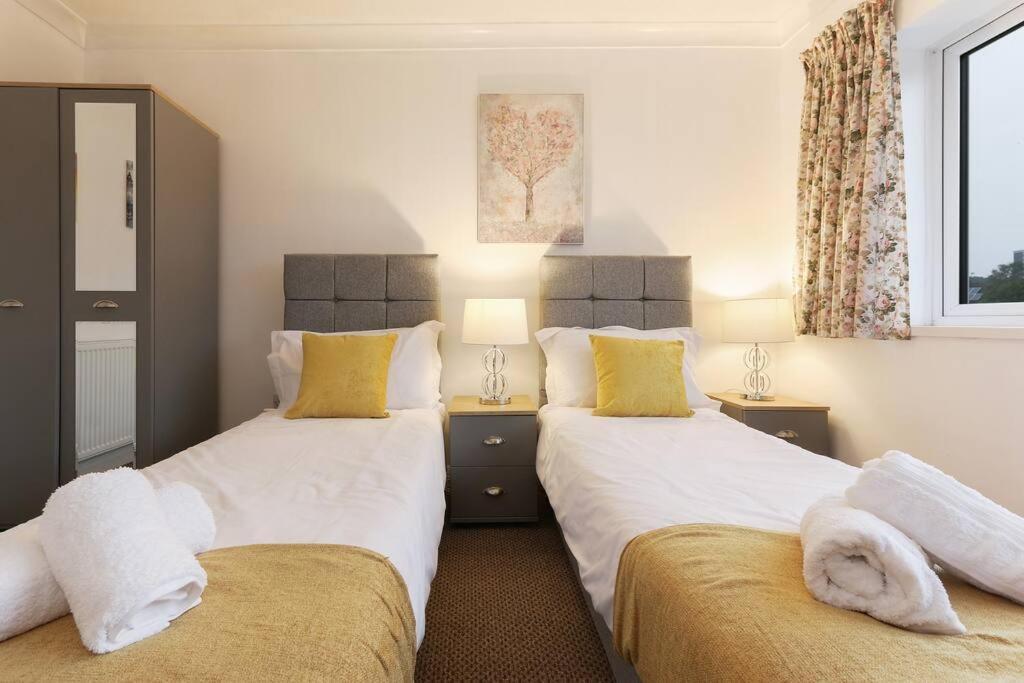 Large 4 Bed House Contractors Professionals Private Parking Close To Nec Casa de férias
