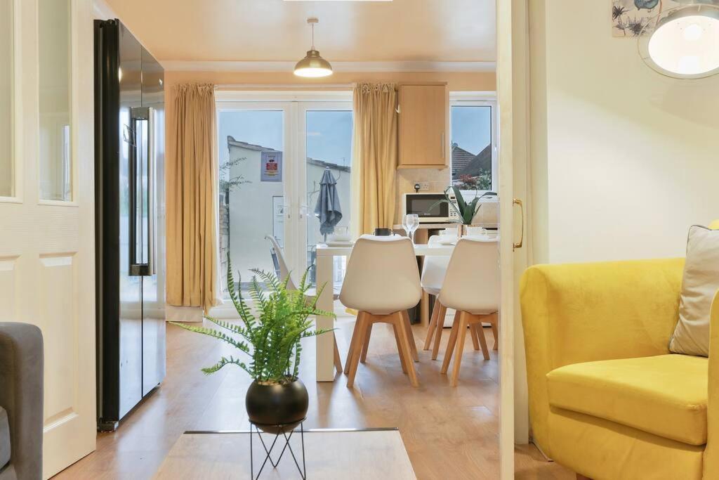 Large 4 Bed House Contractors Professionals Private Parking Close To Nec Casa de férias