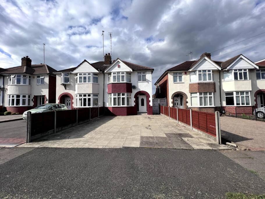Large 4 Bed House Contractors Professionals Private Parking Close To Nec Casa de férias *