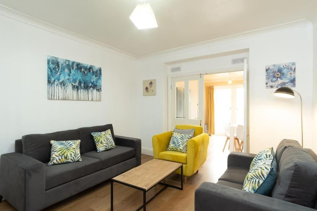 Large 4 Bed House Contractors Professionals Private Parking Close To Nec * Coventry