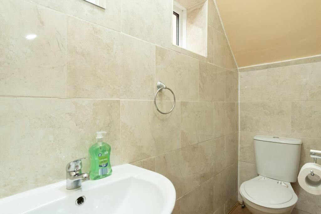 Large 4 Bed House Contractors Professionals Private Parking Close To Nec Casa de férias