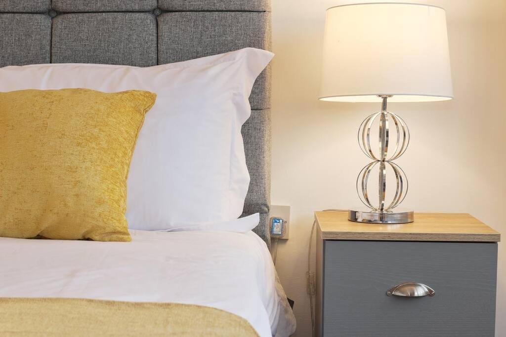 Casa de férias Large 4 Bed House Contractors Professionals Private Parking Close To Nec Coventry