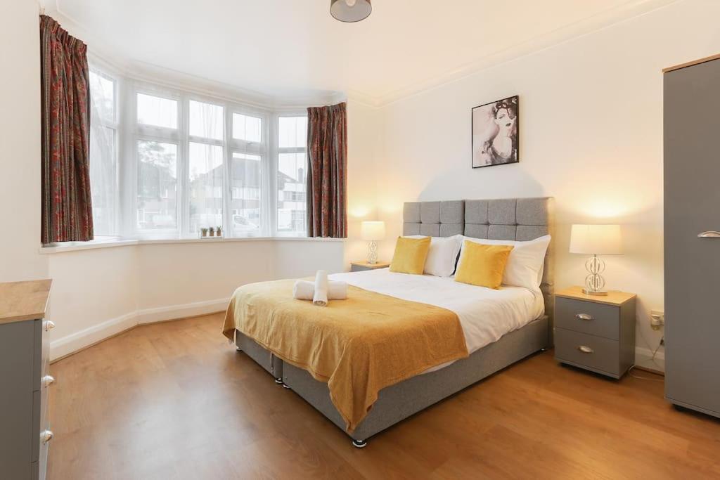 Large 4 Bed House Contractors Professionals Private Parking Close To Nec * Coventry