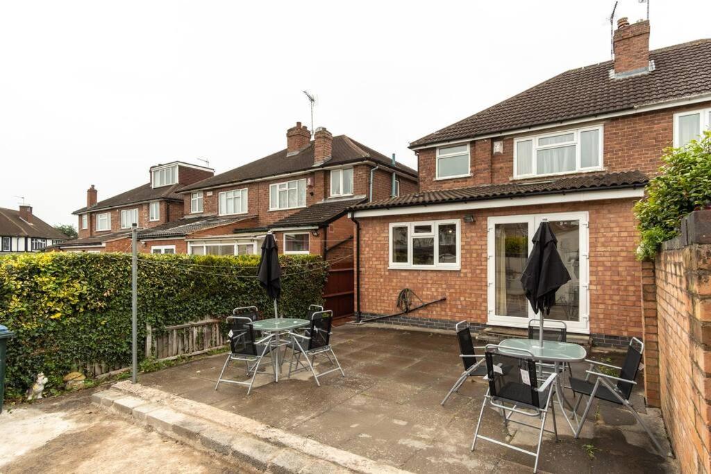 Large 4 Bed House Contractors Professionals Private Parking Close To Nec *