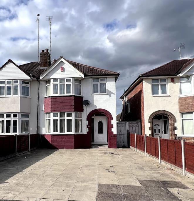 Large 4 Bed House Contractors Professionals Private Parking Close To Nec *