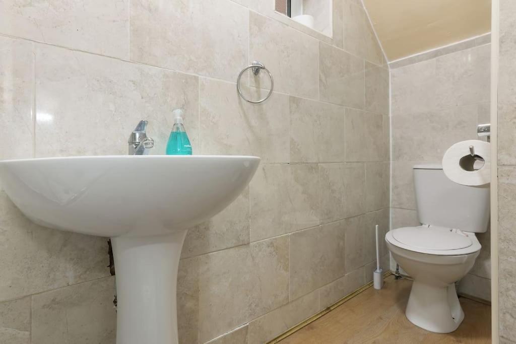 Large 4 Bed House Contractors Professionals Private Parking Close To Nec Coventry