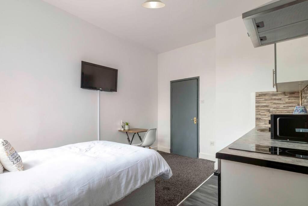 Elegant Studio: 5 Coventry