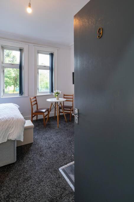 Parkview Studio: 9 Apartment Coventry