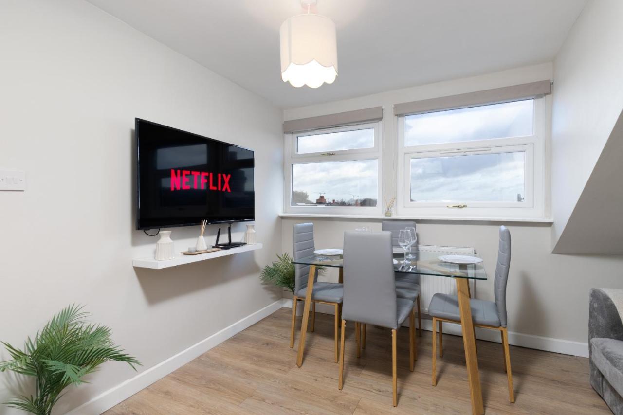 Cosy Centre Parking Wifi Apartment