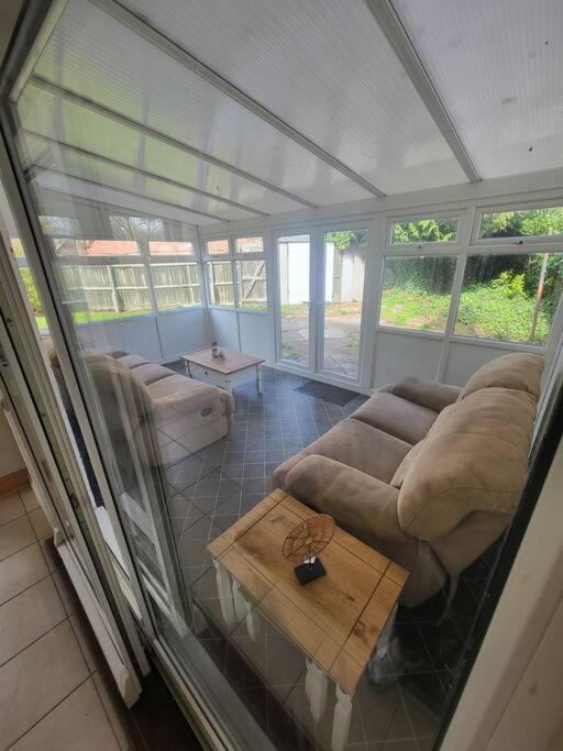 4 Bed Family With Secure Parking. Warwick Uni Holiday home