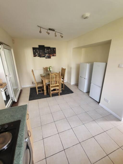 4 Bed Family With Secure Parking. Warwick Uni