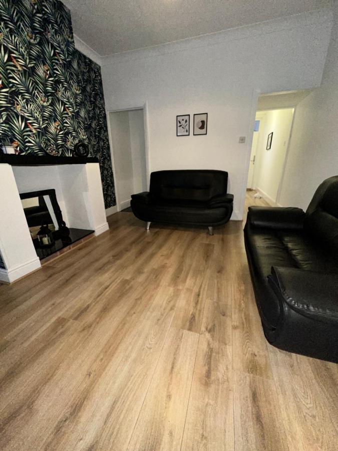 Lovely Town House 2 Coventry