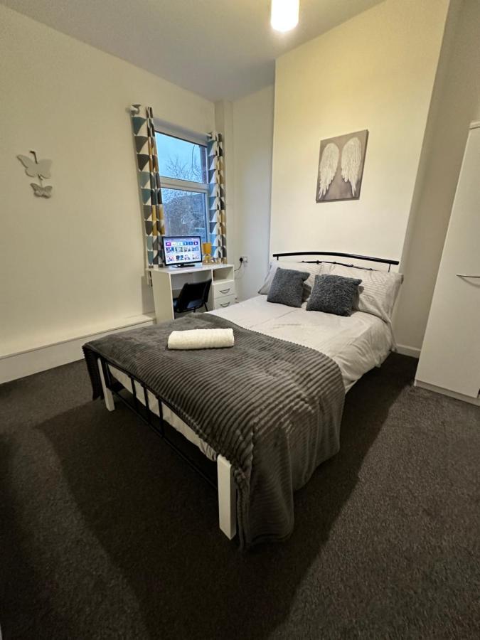 Lovely Town House 3 *