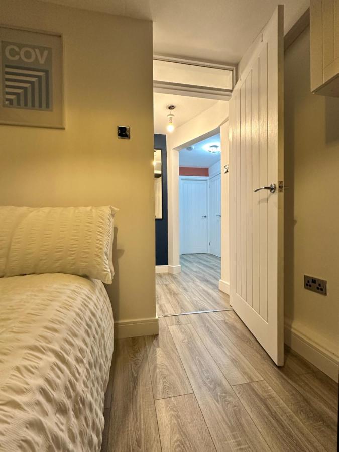 Apartment Harrys - Contractors & Business Professionals - Nec - 2 Parking Spaces - 4 Large Bedrooms & 2 Bathrooms - Pool Table - Table Tennis - Darts - Games Console Coventry
