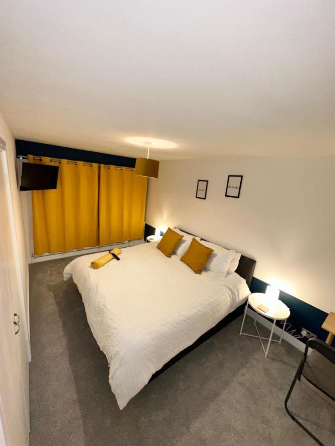 Harrys - Contractors & Business Professionals - Nec - 2 Parking Spaces - 4 Large Bedrooms & 2 Bathrooms - Pool Table - Table Tennis - Darts - Games Console * Coventry