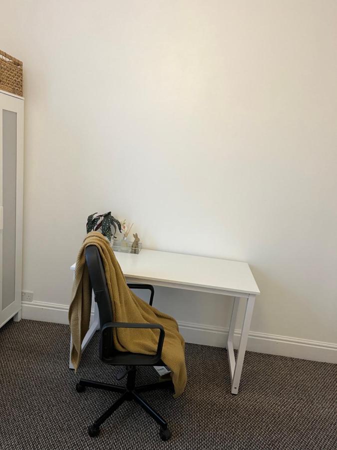 Monk's Private En-suite Cv1 *