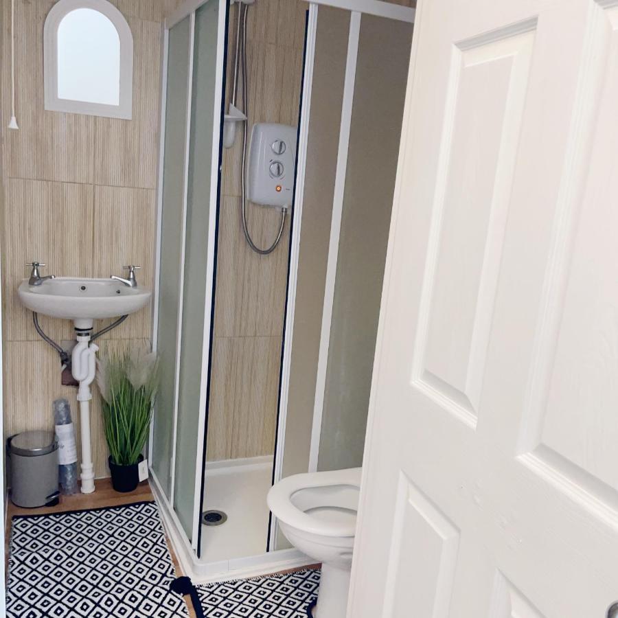 Monk's Private En-suite Cv1